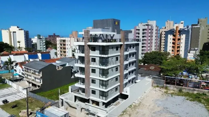LINDA COBERTURA DUPLEX EM CAIOBÁ A 250 M DO MAR