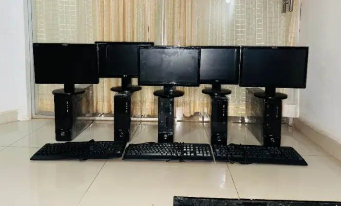 Computador completo conservado, i3, barato, cpu mini, 8gb, hd ssd 120gb, monitor, wifi, so