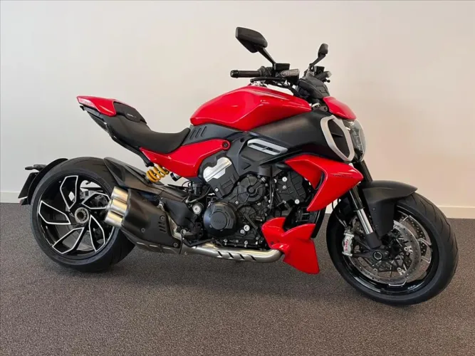 DUCATI DIAVEL V4