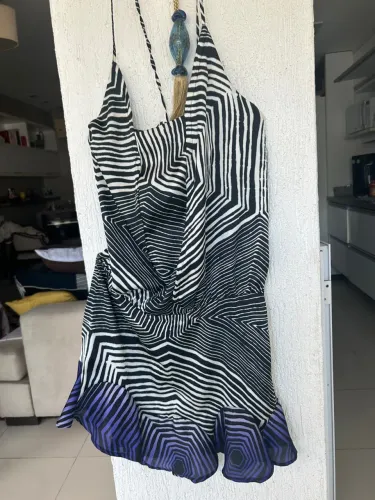 Vestido de seda curto