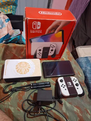 Nintendo Switch OLED Branco Seminovo c/jogos