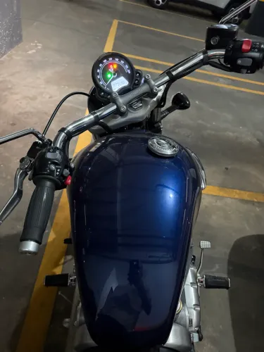 Speedmaster Triumph 2024. Único dono. Só rodou no plano piloto