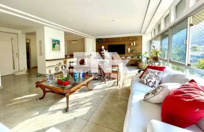 Apartamento : / Residencial / Lagoa