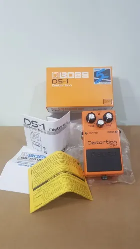 Pedal Boss DS-1 Distortion - Impecável, com caixa e manuais