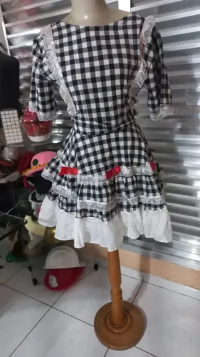 VESTIDO JUNINO XADREZ PRETO E BRANCO. TM M (ADULTO)