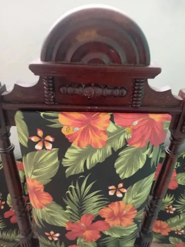 Cadeira antiga maeeira pura Estampada Floral