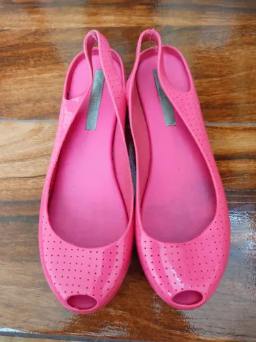 Sapatilha Melissa Rosa com Detalhes Perfurados
