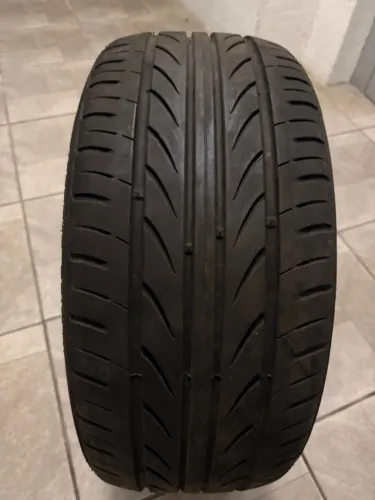 Pneu NOVO - 225/40 R19 DELINTE