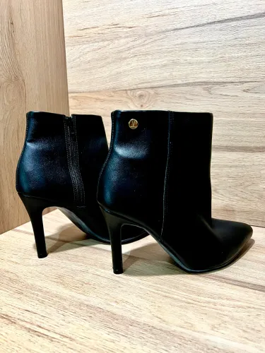 37/38 Bota Feminina Salto Alto - Vizzano - Preta