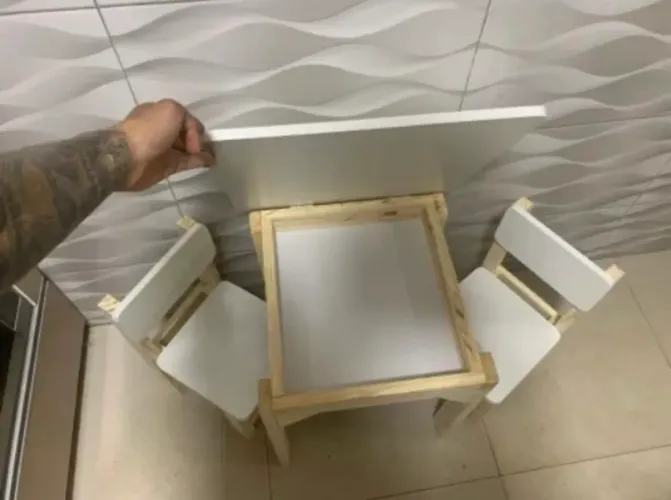 Mesa infantil baú com duas cadeiras em mdf 
