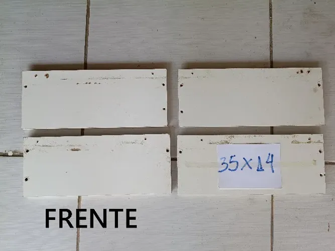 Mini prateleiras em madeira