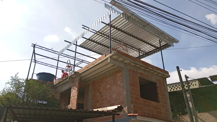 Telhado com telha galvanizada