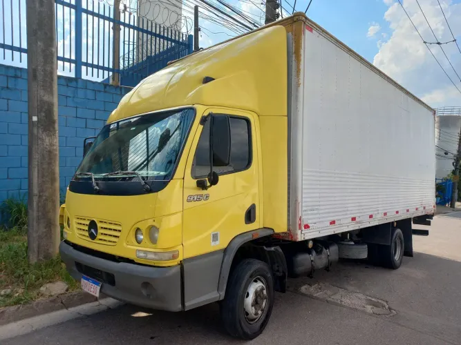 Mercedez Benz acello 2011