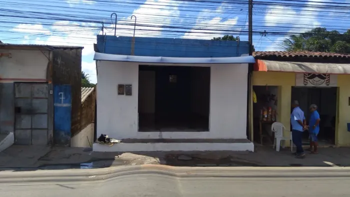 Vendo ponto comercial com uma casa 2q, sala cozinha, banheiro e área de serviço