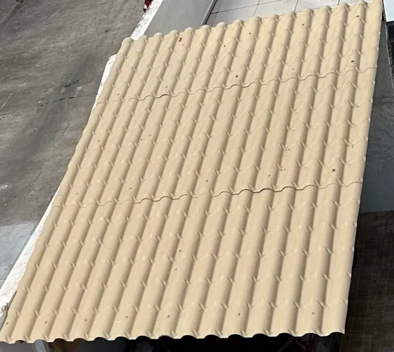 Telhas de pvc 90 x 85 tenho 4 folhas nova 