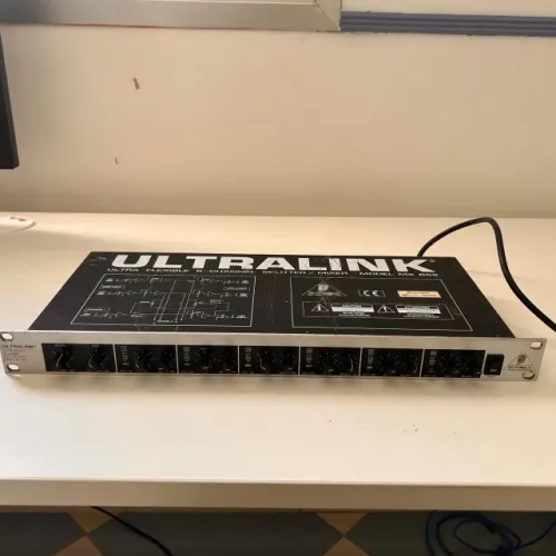 Behringer Ultralink MX882 Splitter/Mixer de Áudio 6 Canais