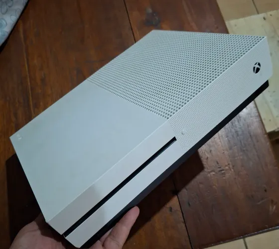Xbox One S 1TB + Controle GameSir T7 (Anti-Drift) + GTA V