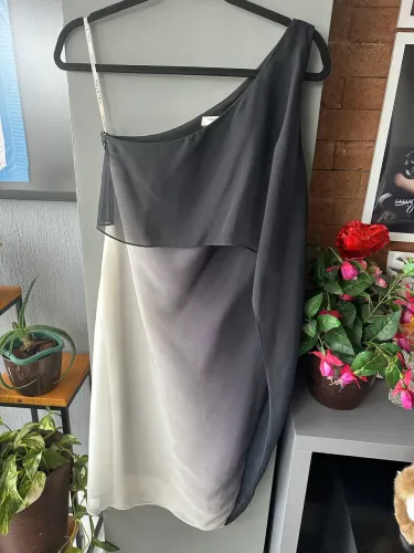 Vestido um ombro