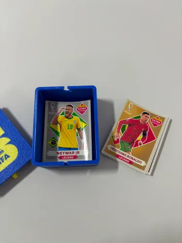 Caixa para armazenar figurinhas da Copa