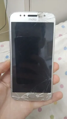 Vendo Moto G5S de 64Gb e 4 Ram 