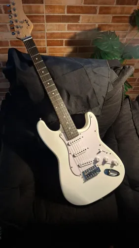 Guitarra Bravo Branca com Amplificador