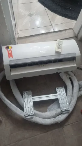 Vendo evaporadora Sprinter 9000btus com 5mtr de tubulação completa valor 600.00