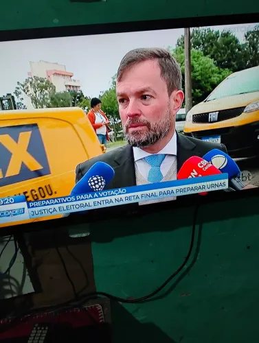 TELEVISÃO LG 32 POLEGADAS COM CONTROLE FUNCIONANDO IMAGEM LIMPA