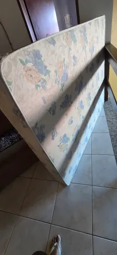 DOAÇÃO -Base de Cama de casal usada com estrutura de madeira