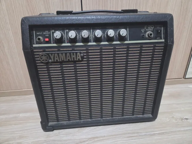 Amplificador Yamaha F20