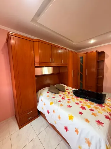 Vendo guarda roupa casal madeira