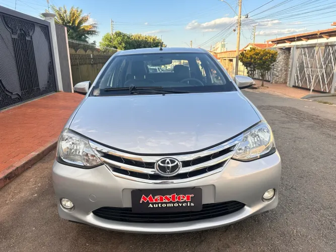 Toyota Etios Platinum Sed. 1.5 Flex 16V 4P Mec. 2016