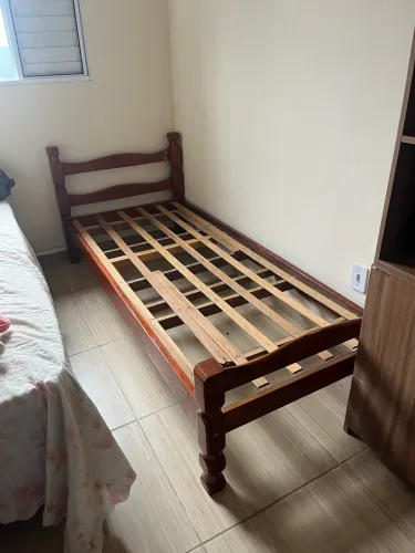 Cama de solteiro Madeira