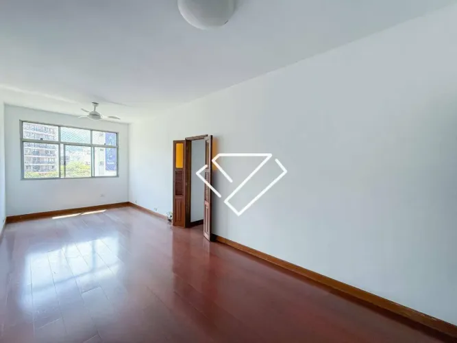 Apartamento com 3 quartos à venda, 100 m²