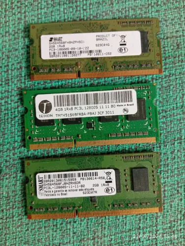Três pentes de memória para notebook que somam 8gb 