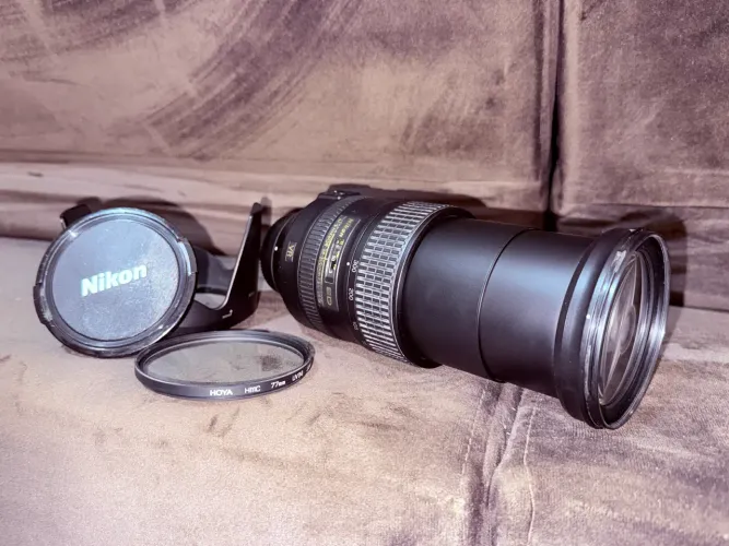 Nikon af-s nikkor 28-300mm