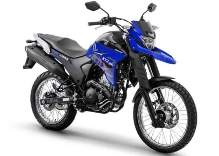 Lander muito nova único dono moto de motoclube só usada pra viajar