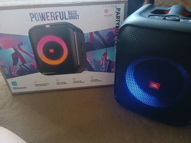 Caixa jbl essentinal semi nova