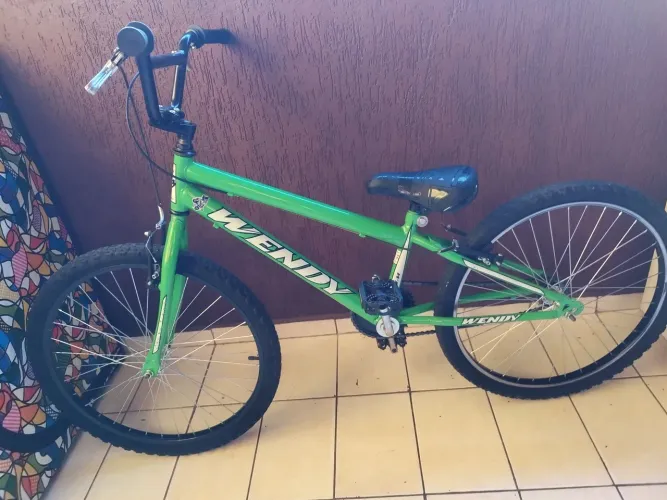 Bicicleta aro 24 novinha 