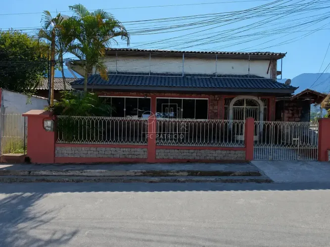 OPORTUNIDADE ÚNICA EXCELENTE ESPAÇO COMERCIAL PRÓXIMO AO CENTRO DE GUAPIMIRIM!
