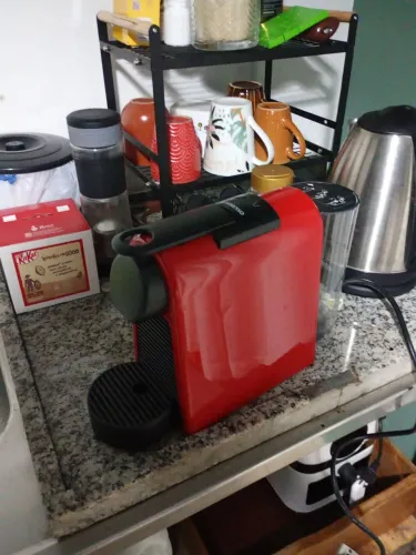 Cafeteira Nespresso Essenza Mini Vermelha 220votl