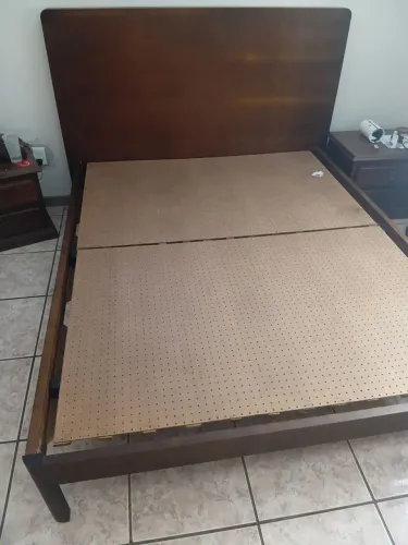 Vende se cama de madeira