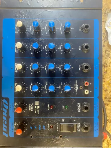 Mesa de som 4 canais Oneaal