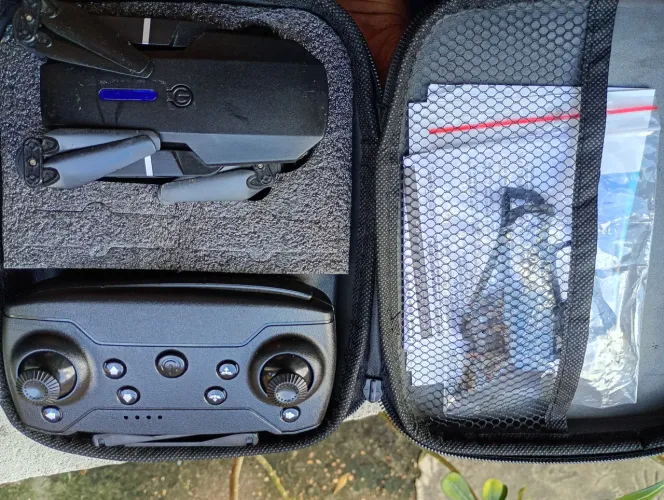 Mini drone E88 duas câmeras 4K wi-fi preto