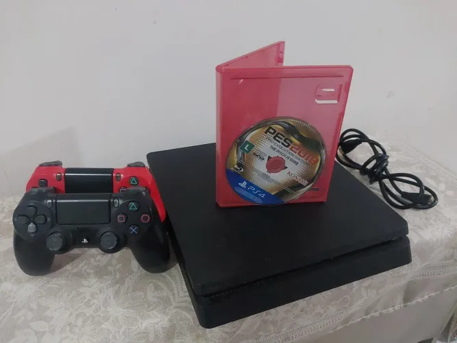 Ps4 slim (1TB) 2 controles  1 jogo midia fisica e 9 digitais completos