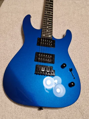 Guitarra Jackson JS12, comprada abril/26, regulada, trastes usinados, cordas Daddario 010