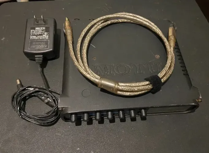 Interface de Áudio MOTU Audio Express 6x6 (FireWire/USB)