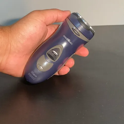 Barbeador Elétrico Britânia Shave BBA02 - Seco e Molhado, Bivolt