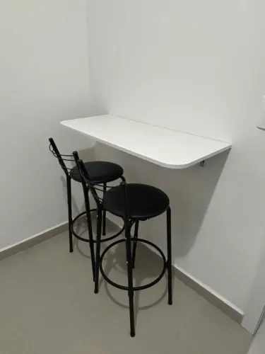 Kit mesa articulada com 2 banquetas