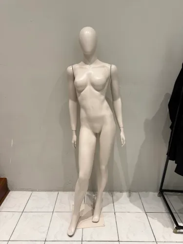 Manequim Feminino