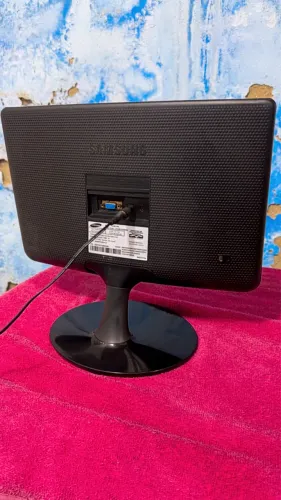 Monitor Samsung 16 polegadas bem conservado sem nenhum defeito 